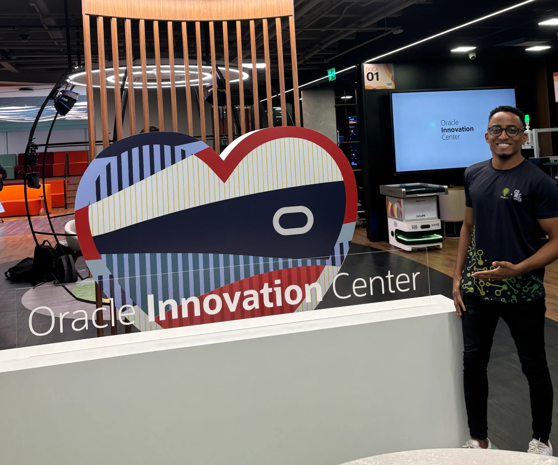 Gabriel Virissimo no Oracle Innovation Center